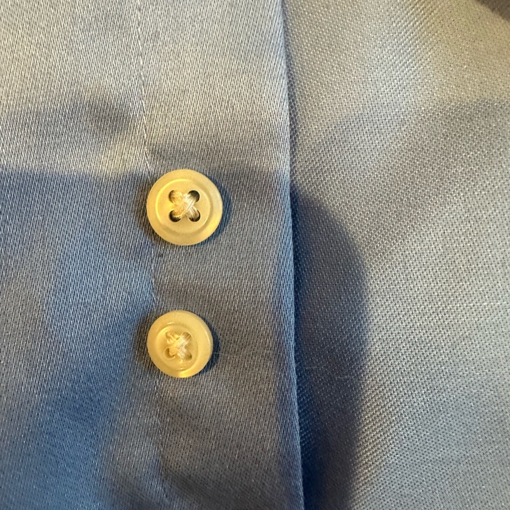Men’s sateen Geoffrey Beene dress shirt. - Picture 3 of 5